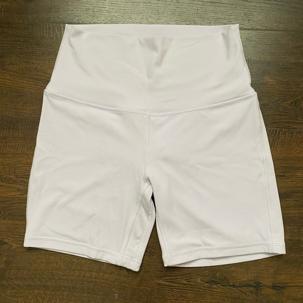 Lululemon Lavender Dew Align Hi-Waist 6” Shorts sz 6
